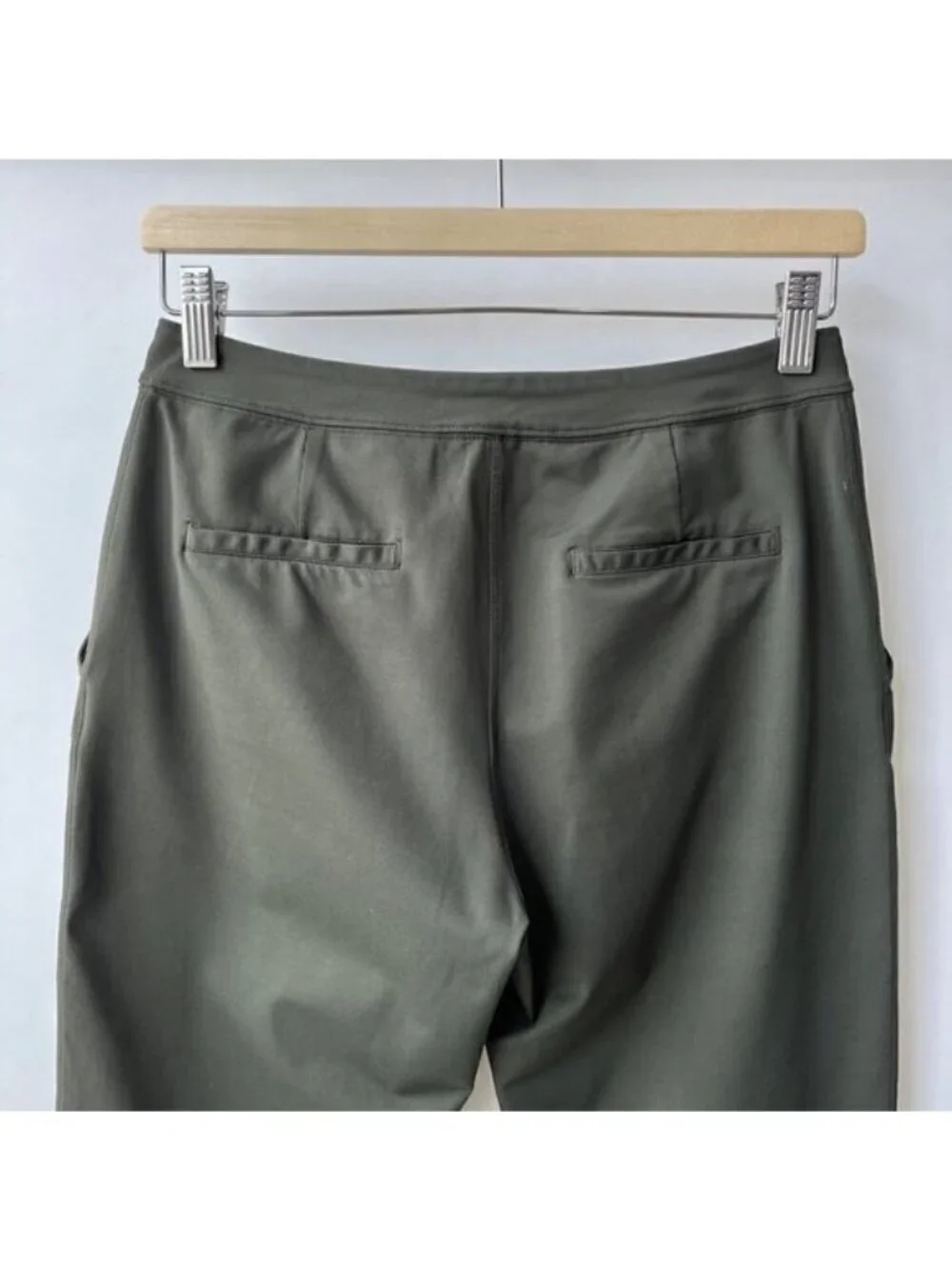 Lululemon stretchy pants in forest green Size 6 G50